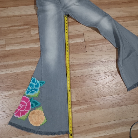 Judith March Gray Flare Jeans with Floral Embroidery - Picture 6 of 6